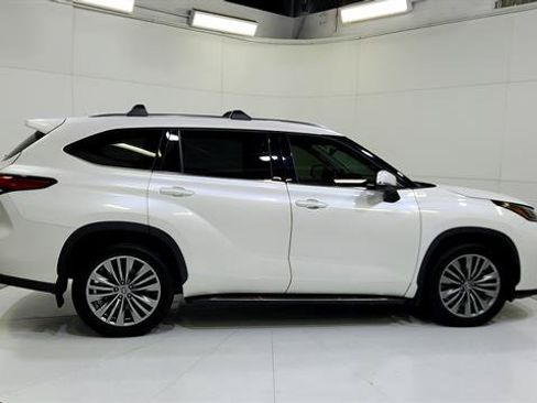 Used 2021 Toyota Highlander Platinum AWD/4WD image 9