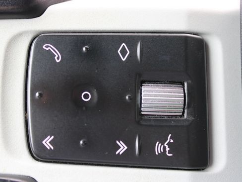 Used 2022 Land Rover Defender 90 X-Dynamic SE AWD/4WD image 17