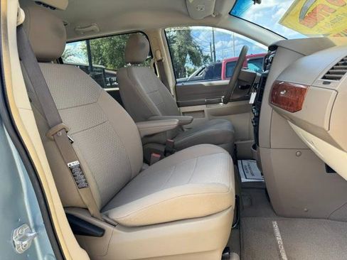 Used 2008 Chrysler Town & Country LX FWD image 18