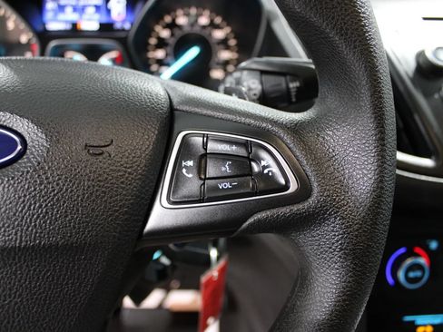 Used 2017 Ford Escape SE FWD image 8