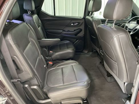 Used 2023 Chevrolet Traverse LT w/ LT Premium Package image 19