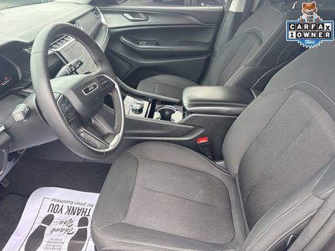 Used 2023 Jeep Grand Cherokee Laredo AWD/4WD image 17