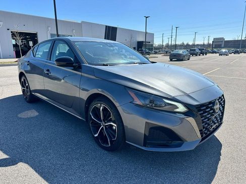 Used 2024 Nissan Altima 2.5 SR image 8