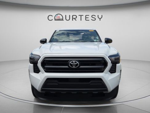 Certified 2025 Toyota Tacoma SR RWD image 5