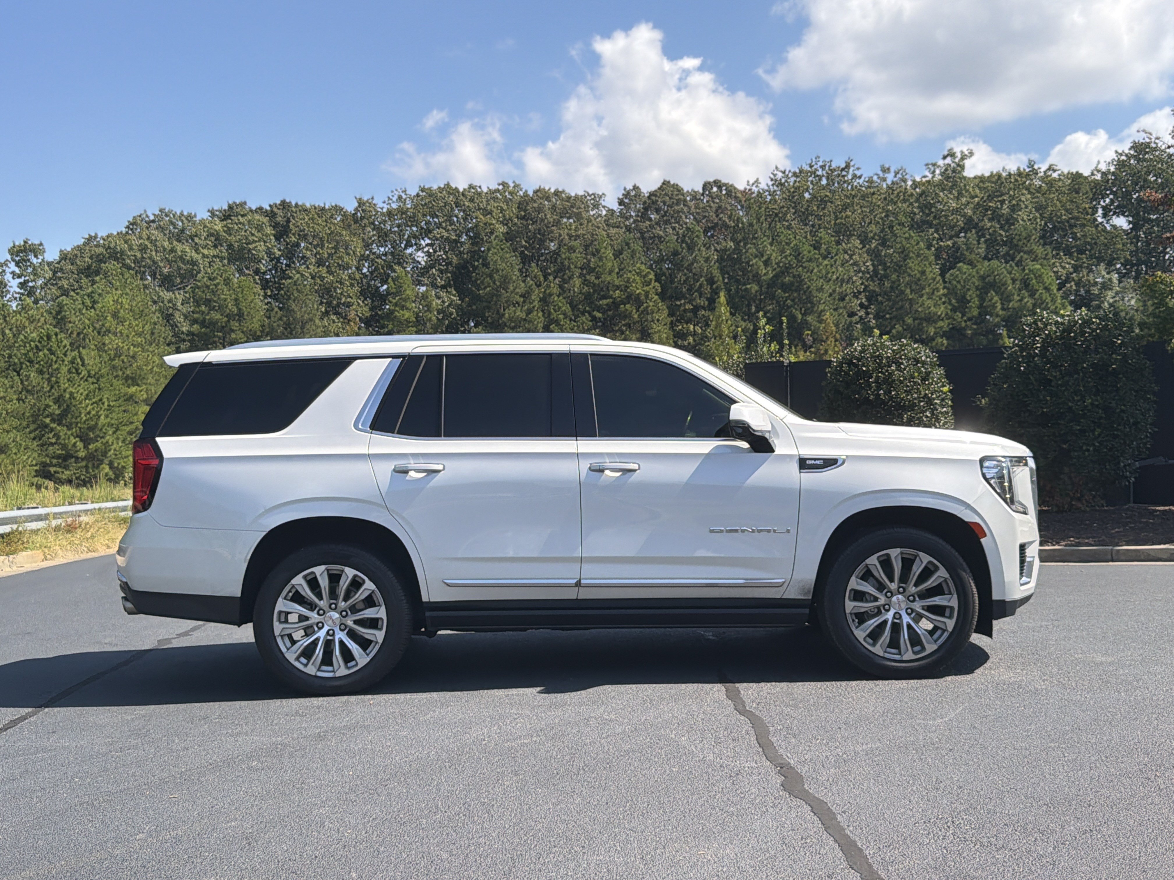 Used 2023 GMC Yukon Denali RWD image 5