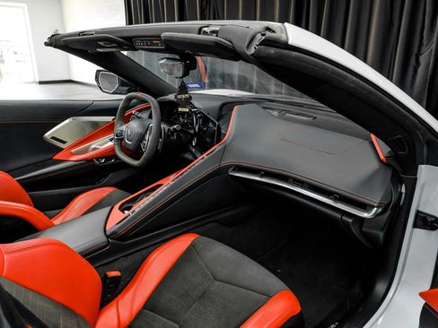 Used 2021 Chevrolet Corvette Stingray Preferred Cpe w/ Z51 Performance Package RWD image 18