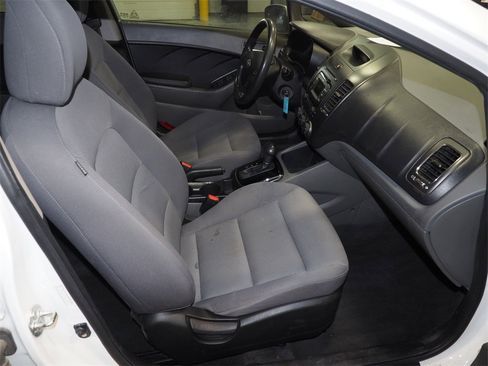 Used 2017 Kia Forte LX image 13