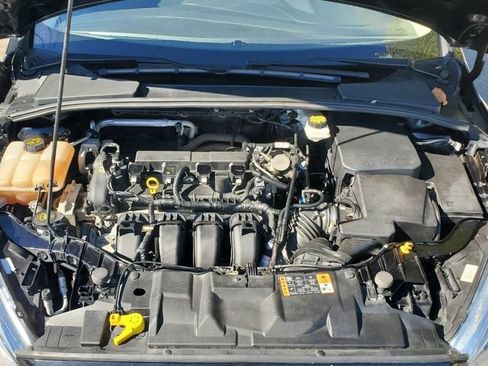 Used 2018 Ford Focus SE w/ Cold Weather Package FWD image 10