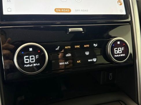 New 2026 Land Rover Discovery S image 37