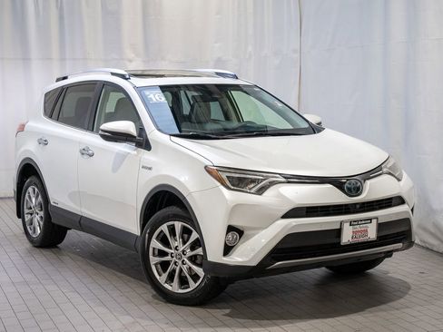 Used 2016 Toyota RAV4 Limited image 1