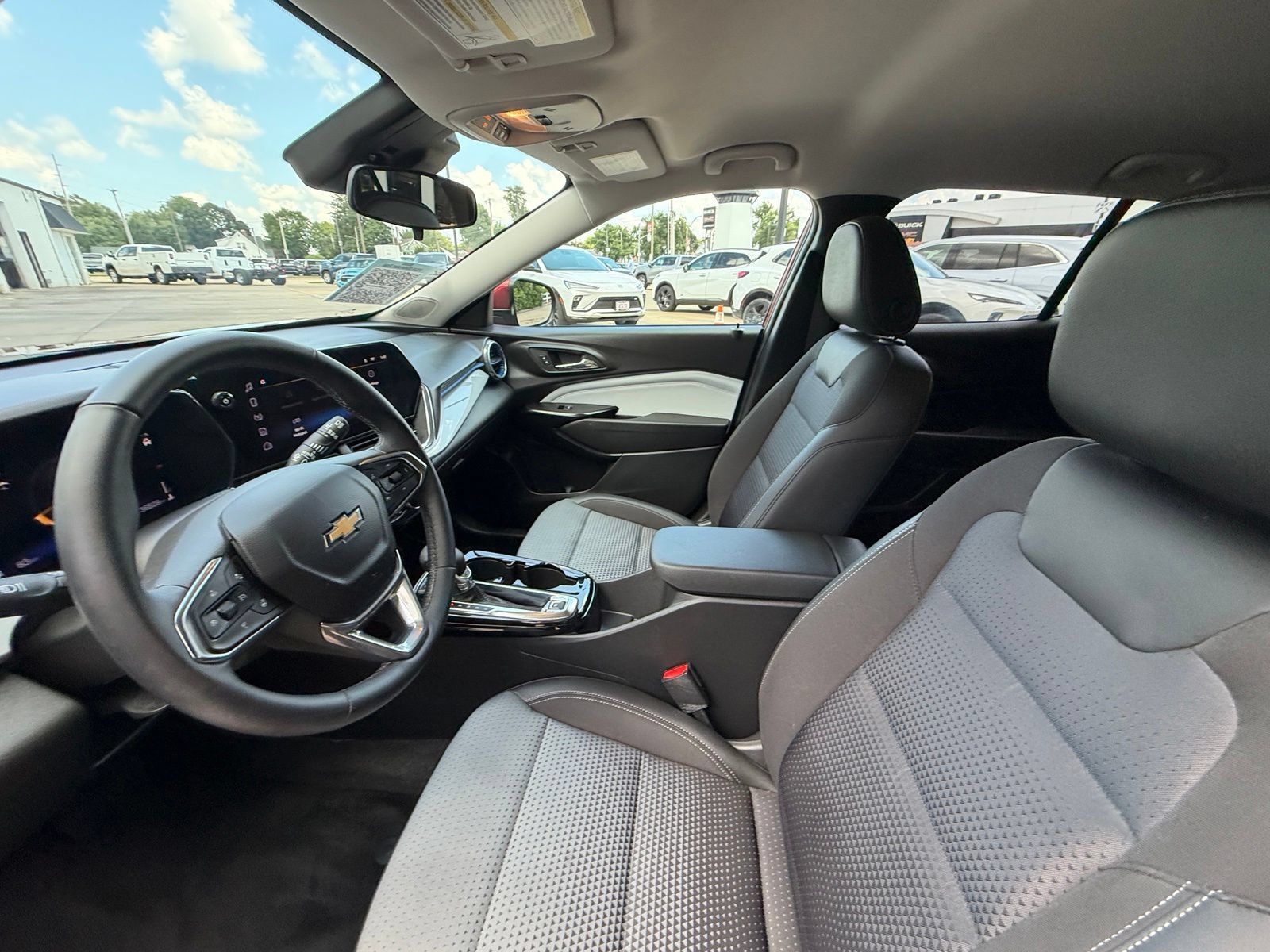 Used 2024 Chevrolet Trax LT w/ Driver Confidence Package FWD image 4