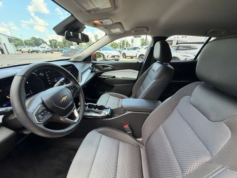 Used 2024 Chevrolet Trax LT w/ Driver Confidence Package FWD image 4