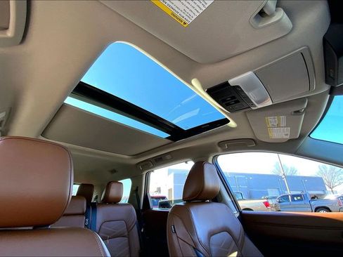 Used 2024 Nissan Pathfinder Platinum image 20