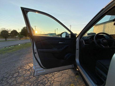 Used 2024 Nissan Rogue SV AWD/4WD image 19