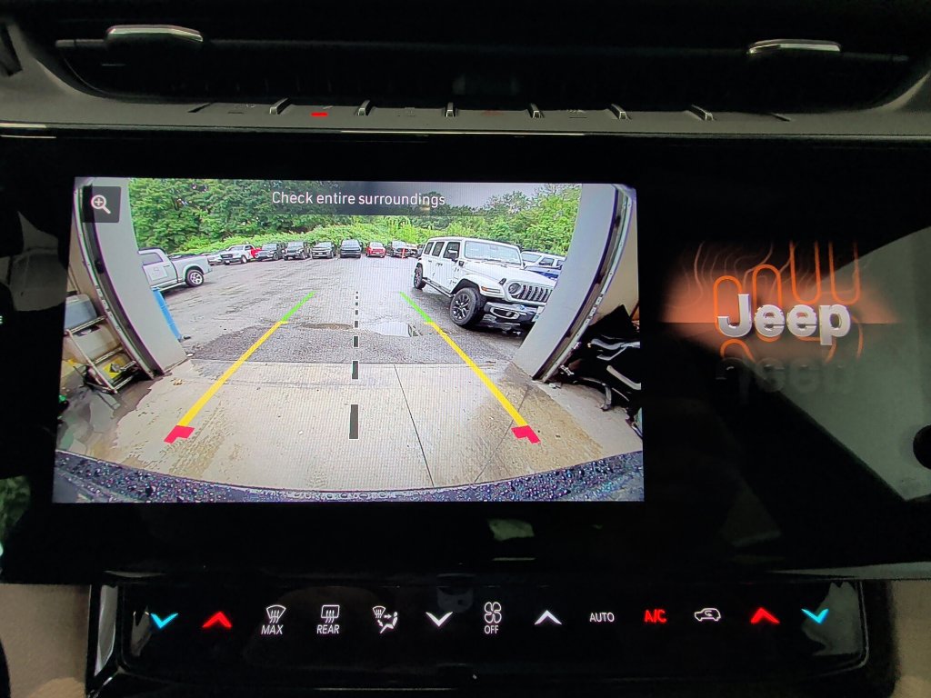 New 2026 Jeep Grand Cherokee Limited w/ Limited Altitude Package AWD/4WD image 21