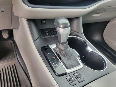 Used 2016 Toyota Highlander XLE AWD/4WD image 30