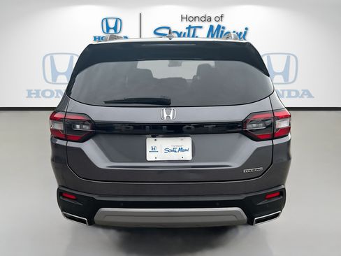 Certified 2025 Honda Pilot Touring image 6