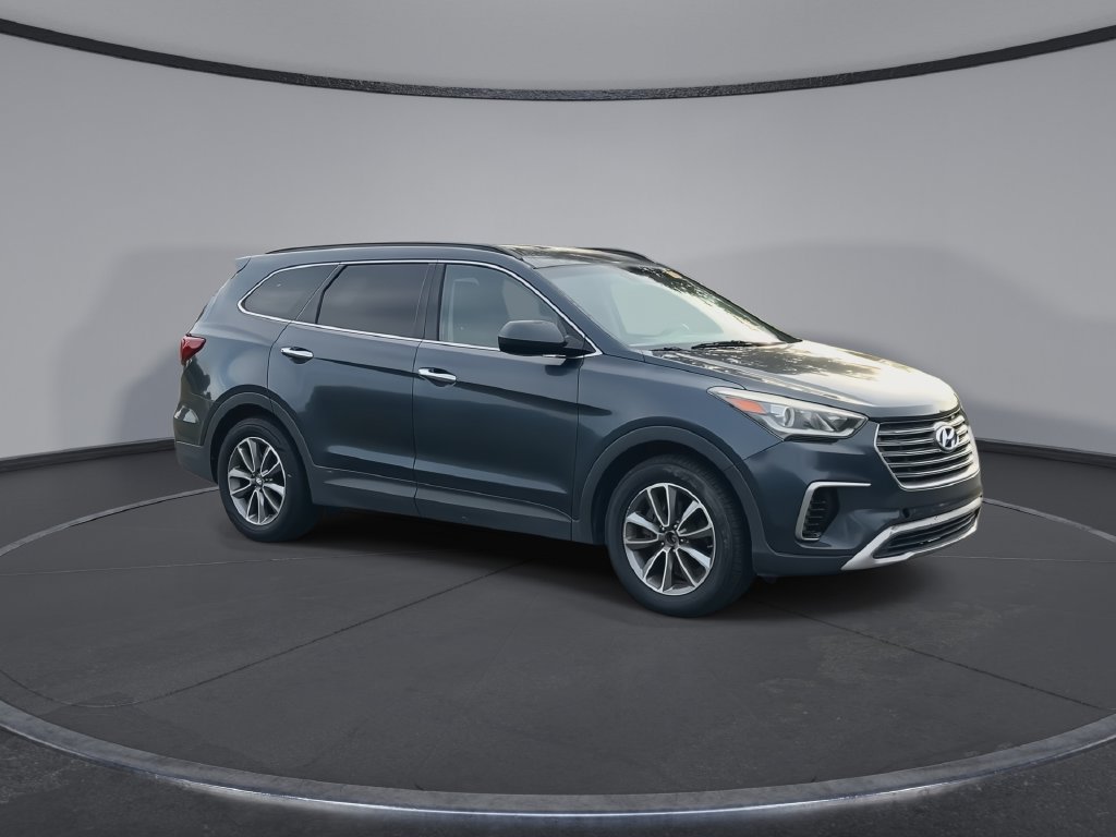 Used 2017 Hyundai Santa Fe SE FWD image 2
