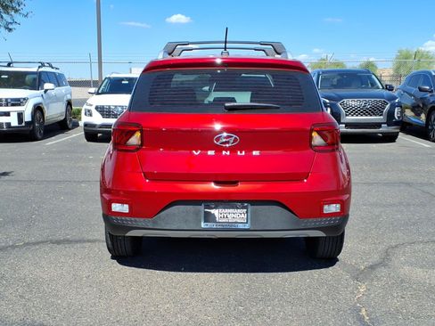 Certified 2024 Hyundai Venue Limited FWD image 5