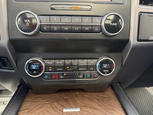 Used 2019 Ford Expedition Platinum image 31