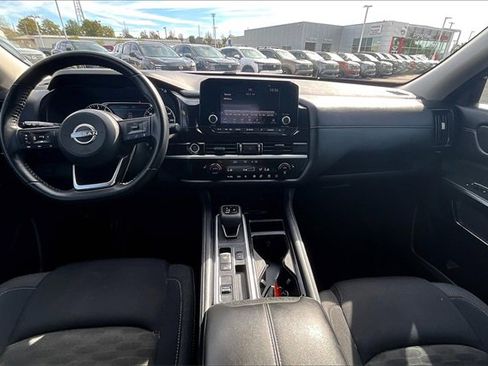 Used 2024 Nissan Pathfinder SV image 7