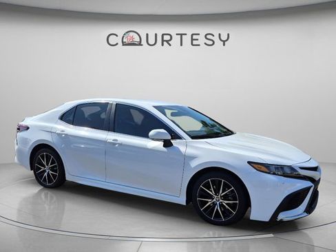Used 2023 Toyota Camry SE w/ Convenience Package FWD image 7