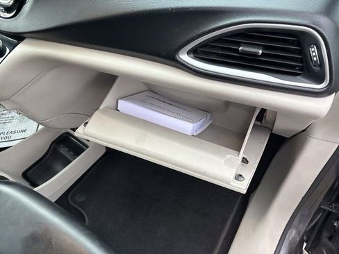 Used 2020 Chrysler Voyager Lxi image 41