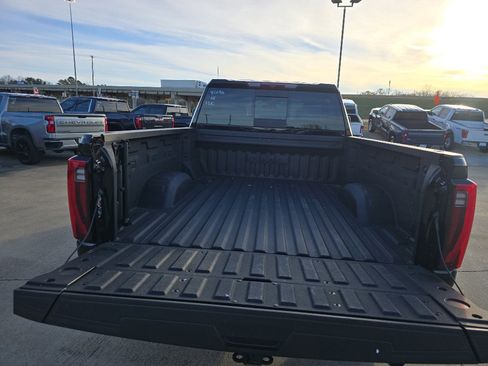 Used 2025 GMC Sierra 2500 SLT w/ SLT Premium Package image 13