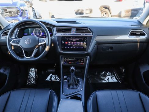 Used 2022 Volkswagen Tiguan SE w/ Panoramic Sunroof Package image 12