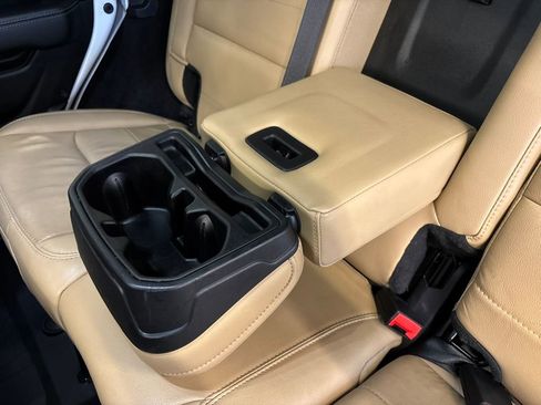 Used 2019 Jeep Wrangler Unlimited Sahara image 30