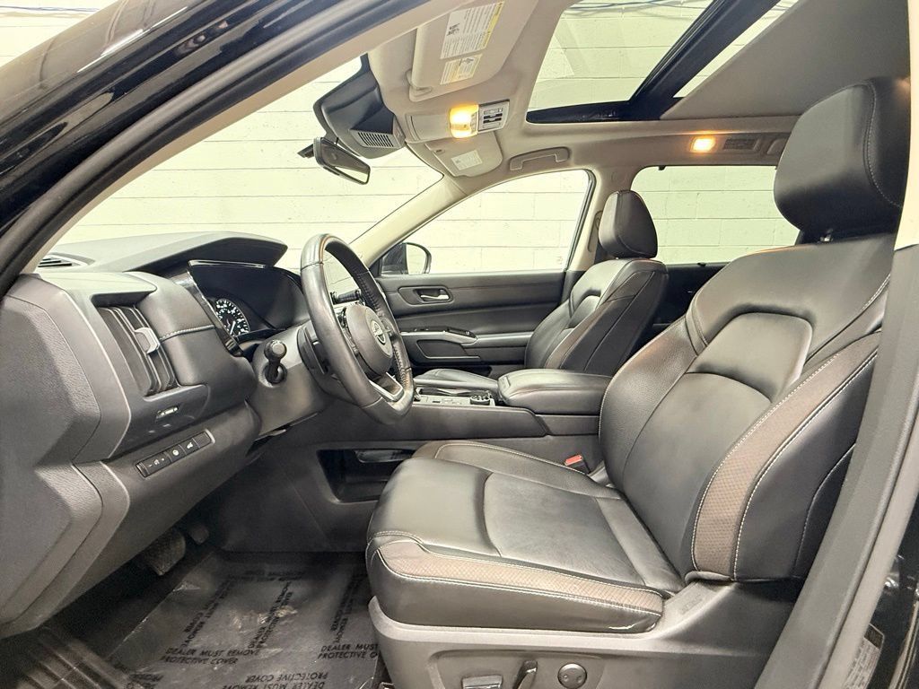 Used 2023 Nissan Pathfinder SL w/ SL Premium Package AWD/4WD image 28