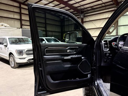 Used 2019 RAM 1500 Laramie AWD/4WD image 11