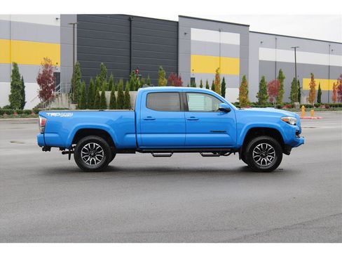 Used 2020 Toyota Tacoma TRD Sport w/ TRD Premium Sport Package image 4