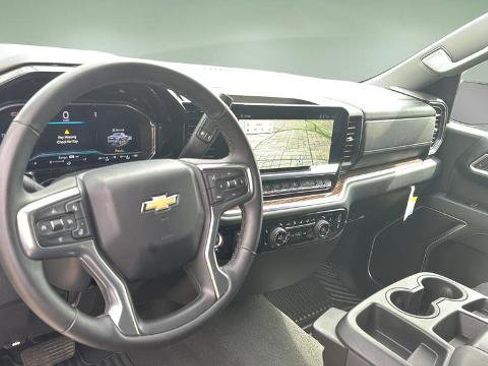 Used 2025 Chevrolet Silverado 1500 LT w/ Safety Package AWD/4WD image 16