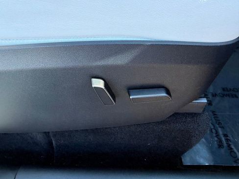 Used 2023 Tesla Model Y Long Range image 33