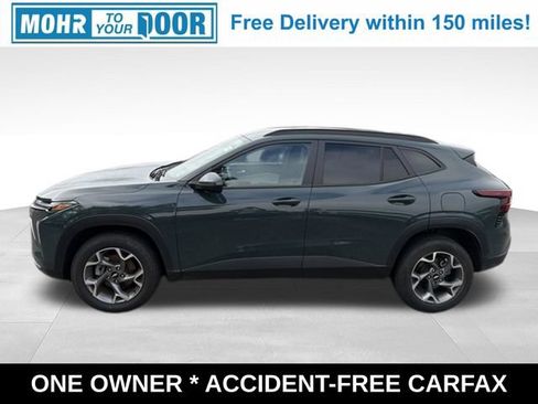 Used 2025 Chevrolet Trax LT FWD image 2