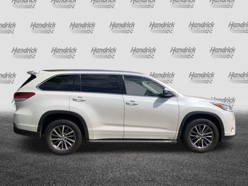 Used 2017 Toyota Highlander XLE FWD image 11