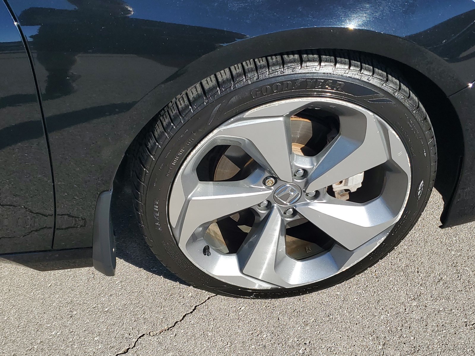 Used 2018 Honda Accord Touring image 6