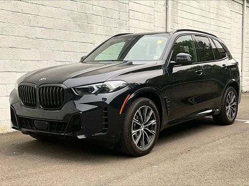 Used 2024 BMW X5 xDrive40i w/ M Sport Package AWD/4WD image 1