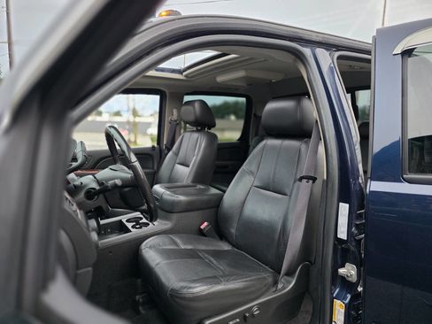 Used 2011 Chevrolet Silverado 3500 LTZ image 36