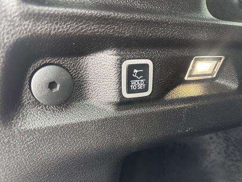 Used 2024 Jeep Grand Cherokee L Laredo image 15