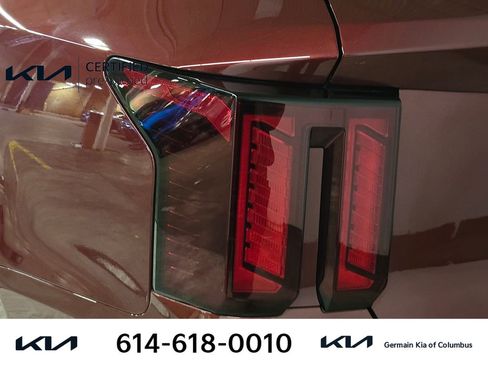 Certified 2025 Kia Sorento LX FWD image 16