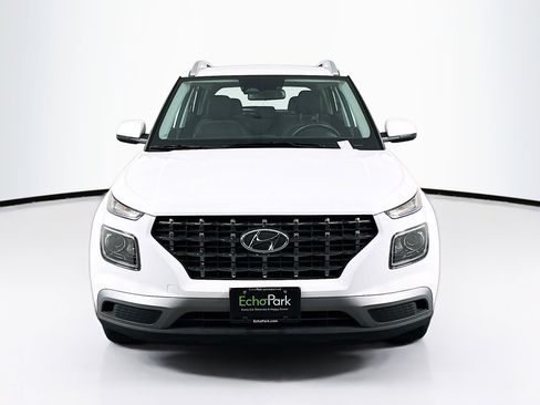 Used 2025 Hyundai Venue SEL image 2