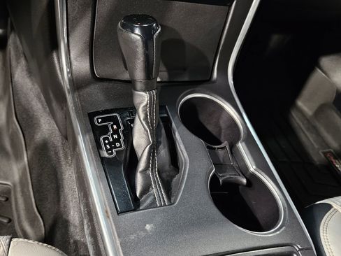 Used 2015 Toyota Camry SE w/ Moonroof Package image 32