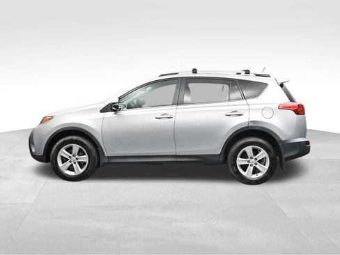 Used 2013 Toyota RAV4 XLE FWD image 2