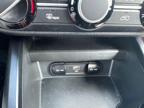Used 2025 Kia Soul LX w/ LX Technology Package FWD image 20