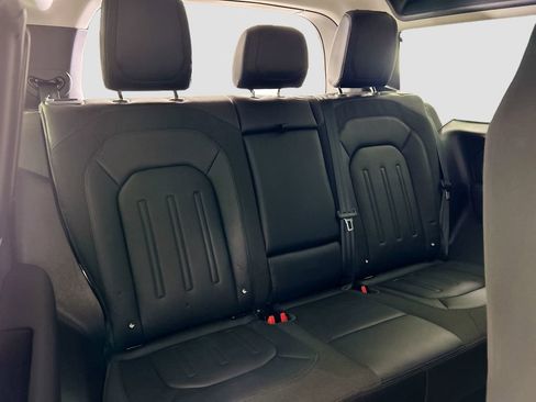 Used 2021 Land Rover Defender 90 First Edition image 23