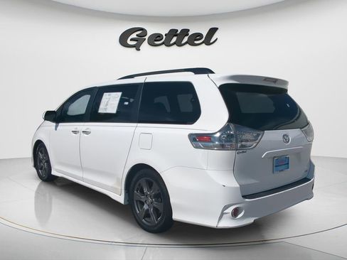Used 2017 Toyota Sienna SE w/ SE Preferred Package image 7