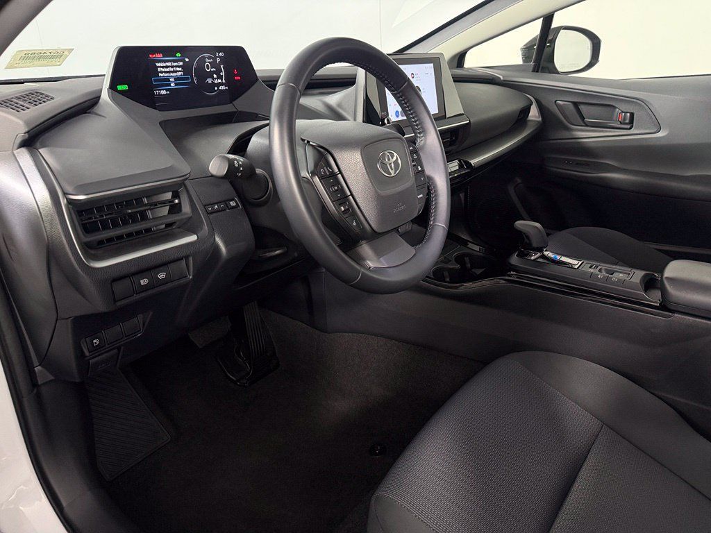 Used 2025 Toyota Prius LE FWD image 11