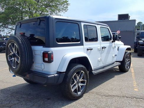 Used 2024 Jeep Wrangler Unlimited w/ Convenience Group AWD/4WD image 31